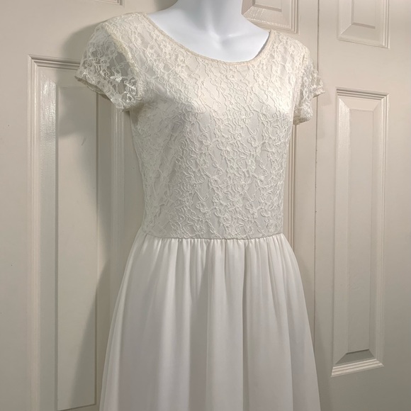 🕊 Sweetest White Lace Dress - Picture 2 of 12